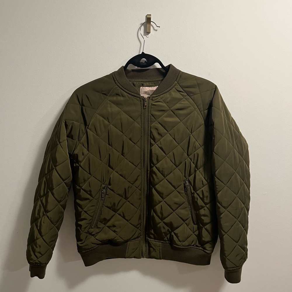 Forever 21 army green quilted bomber jacket. Size M